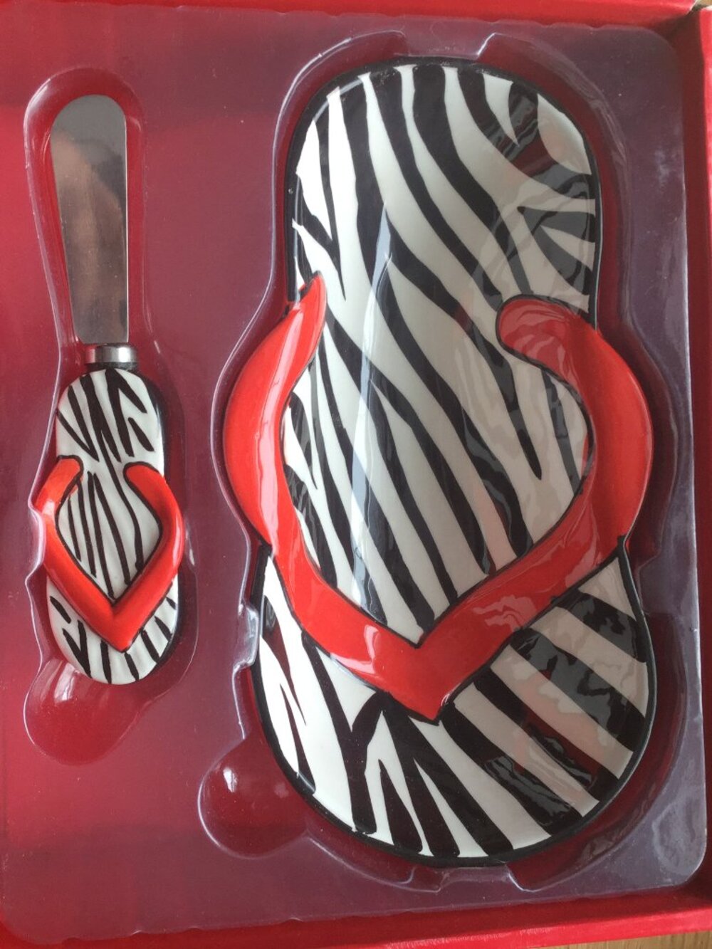 NWOT Flip flop shaped dip dish with spreading knife black and white with red